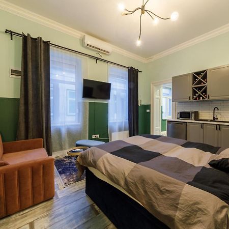 Cozy Modern Space At The Heart Of The City Дебрецен Экстерьер фото